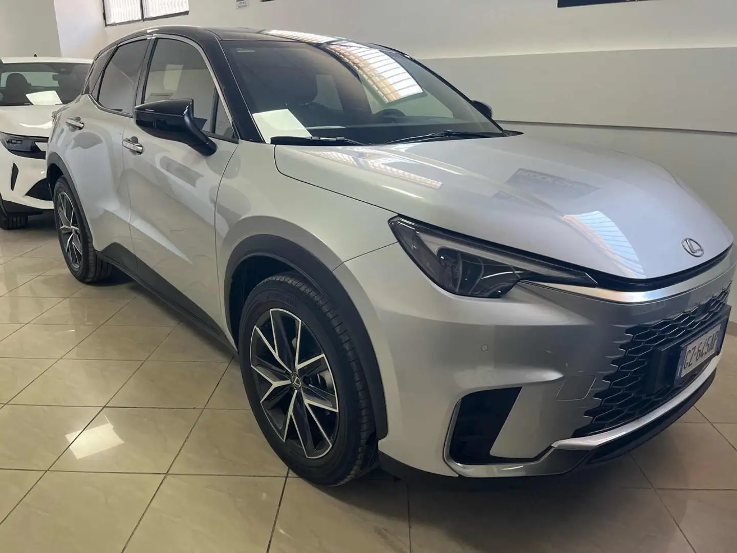 Lexus LBX EMOTION 1.5 Full Hybrid  e-CVT - 1