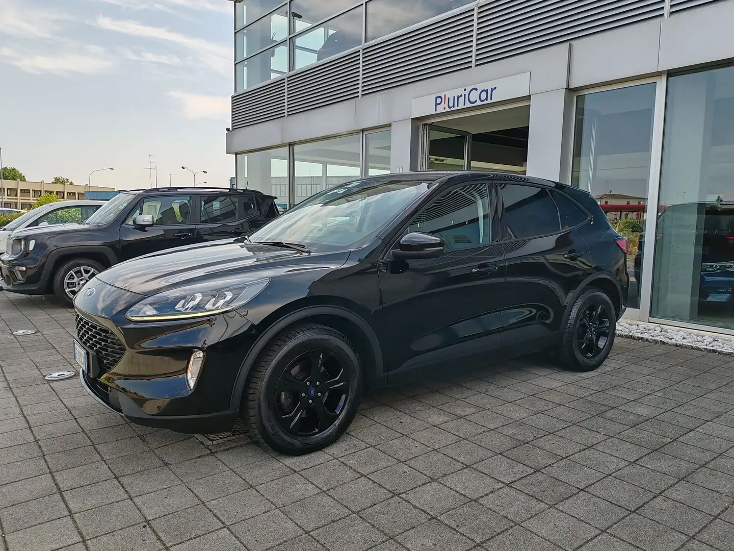 Ford Kuga 1.5 EcoBlue 120CV auto VetriScuri Android/CarPlay Nero - 1