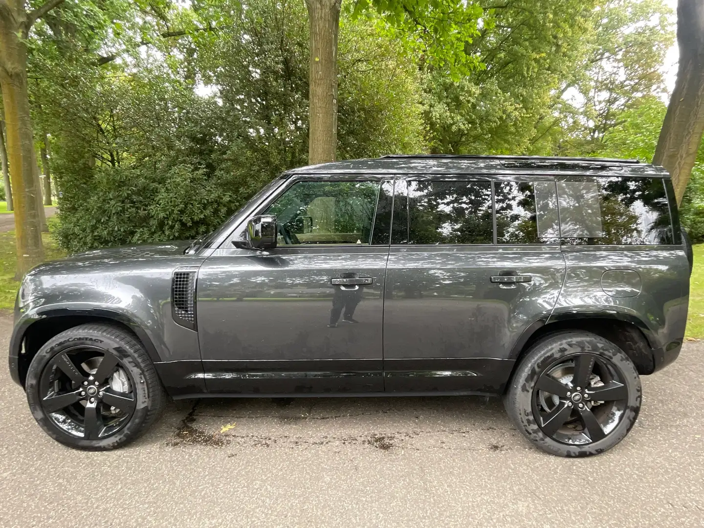 Land Rover Defender 110 2.0 P300e 110 X-Dynamic HSE Incl.BTW Grijs - 2