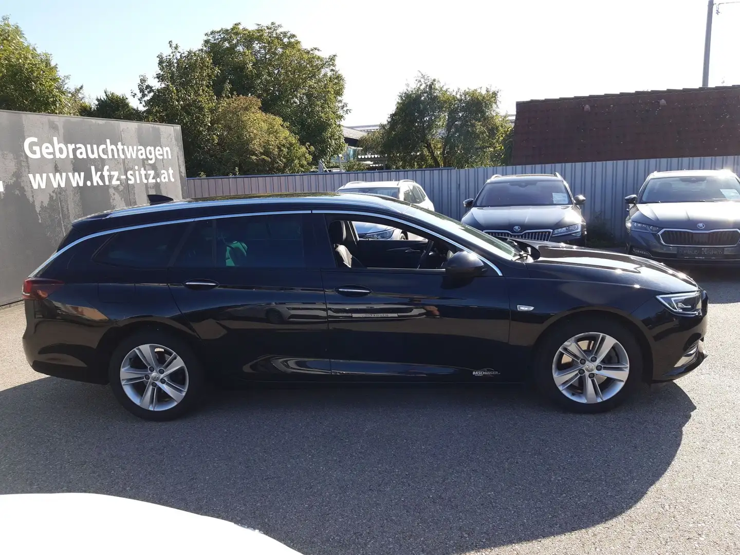 Opel Insignia ST 1,6 ECOTEC Innovation Start/Stop System Aut. Schwarz - 2