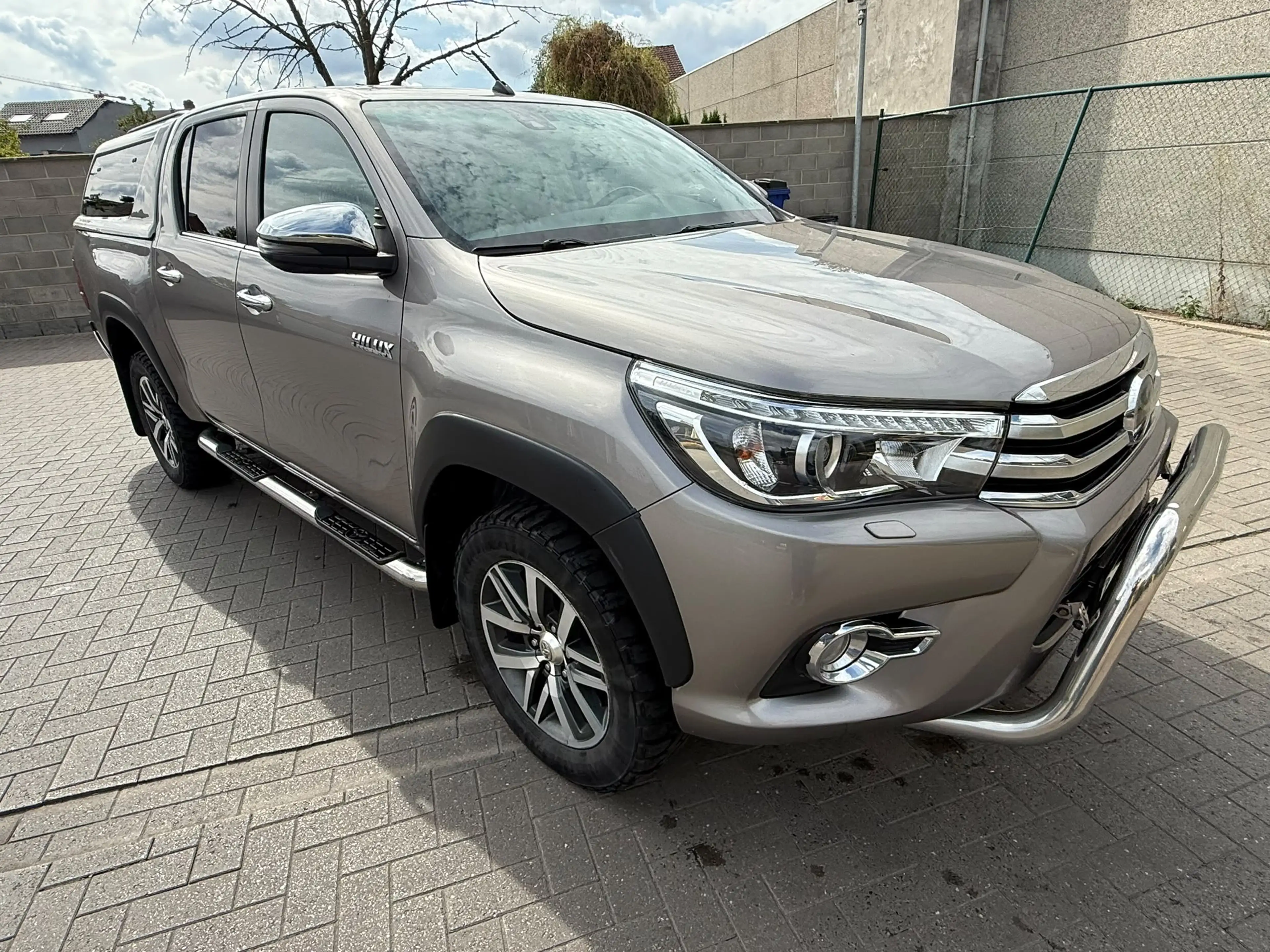 Toyota Hilux 2.4 D-4D 4WD Invincible50 Chrome — photo 2