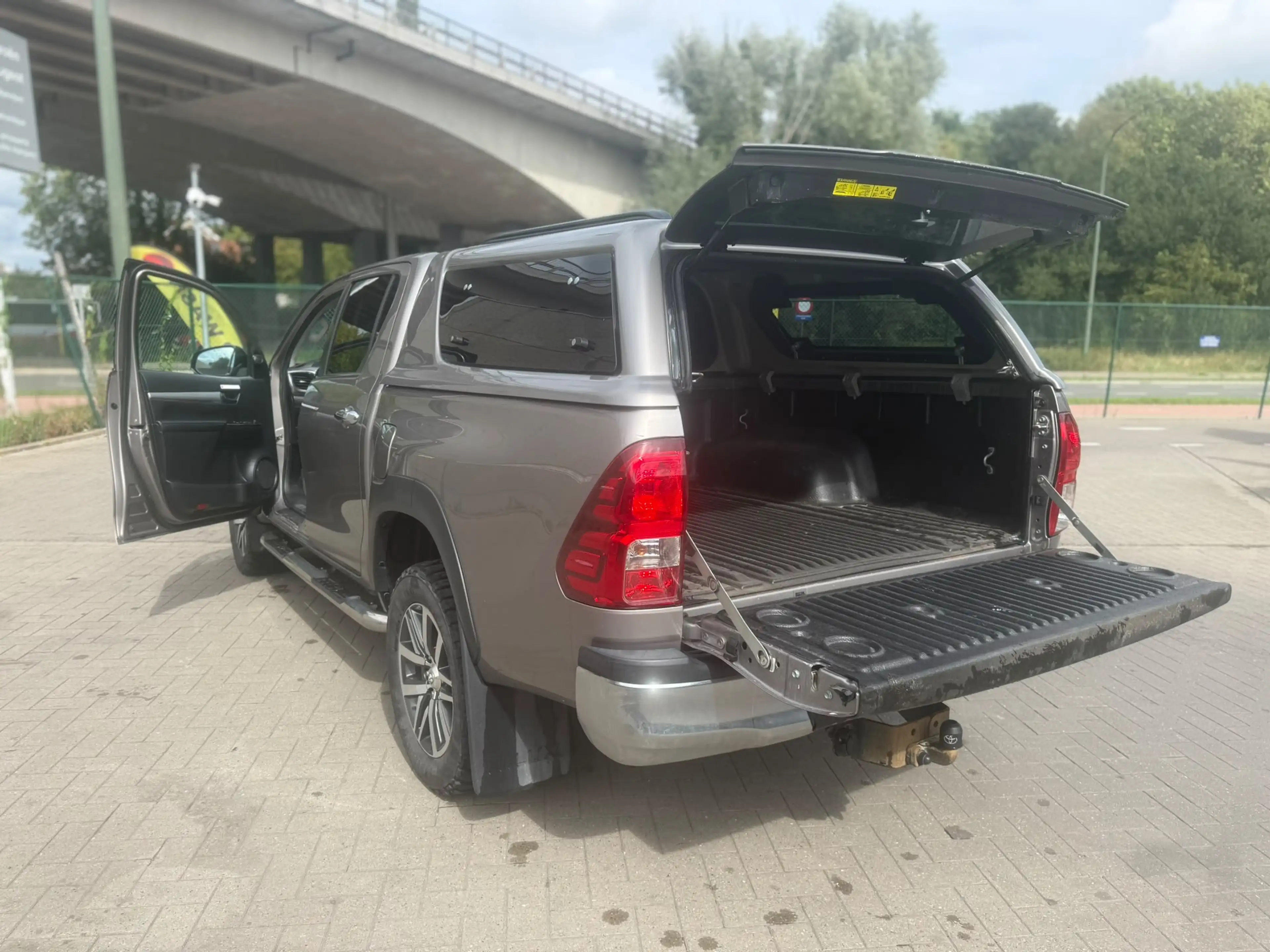 Toyota Hilux 2.4 D-4D 4WD Invincible50 Chrome — photo 6