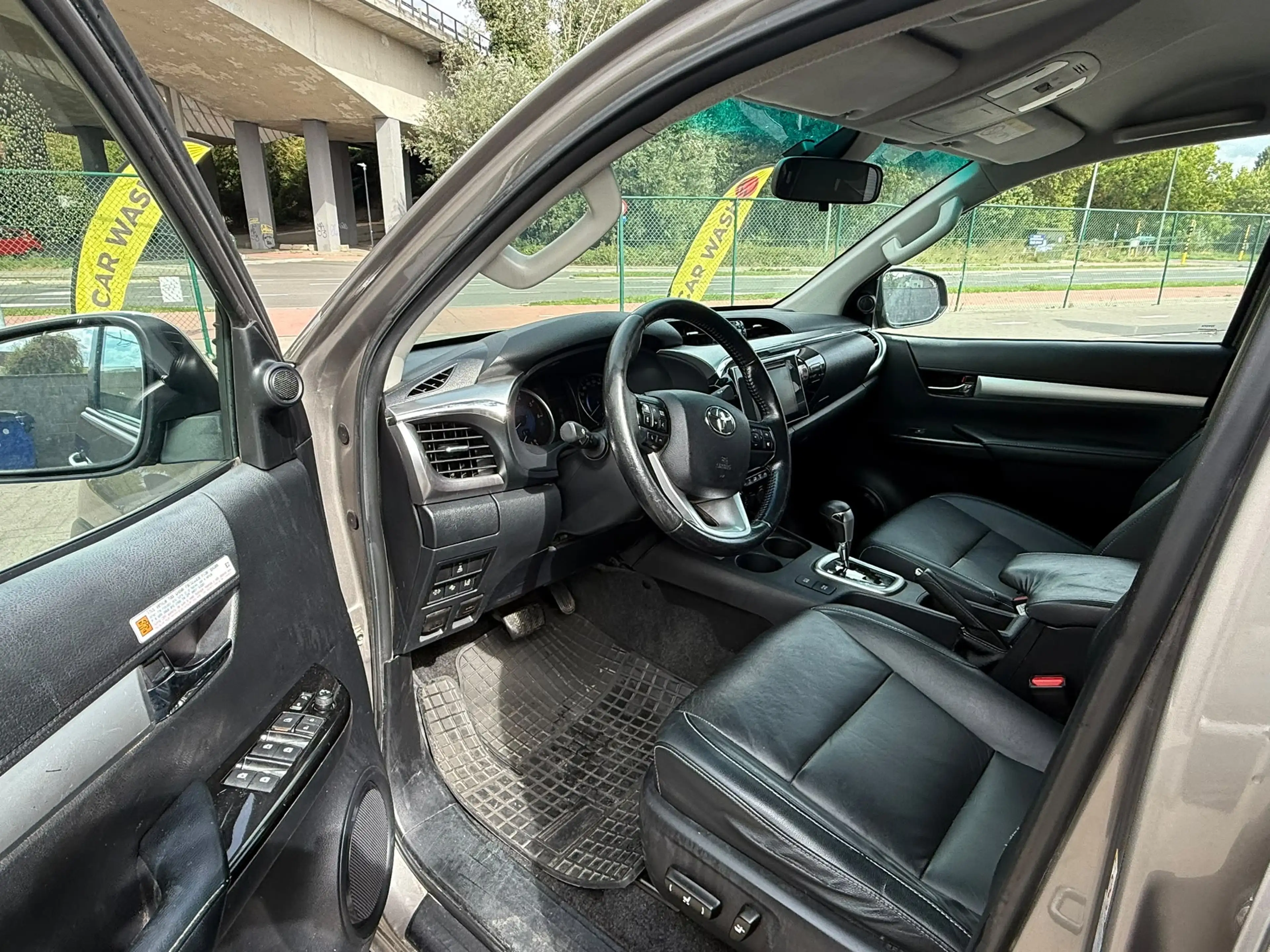 Toyota Hilux 2.4 D-4D 4WD Invincible50 Chrome — photo 7