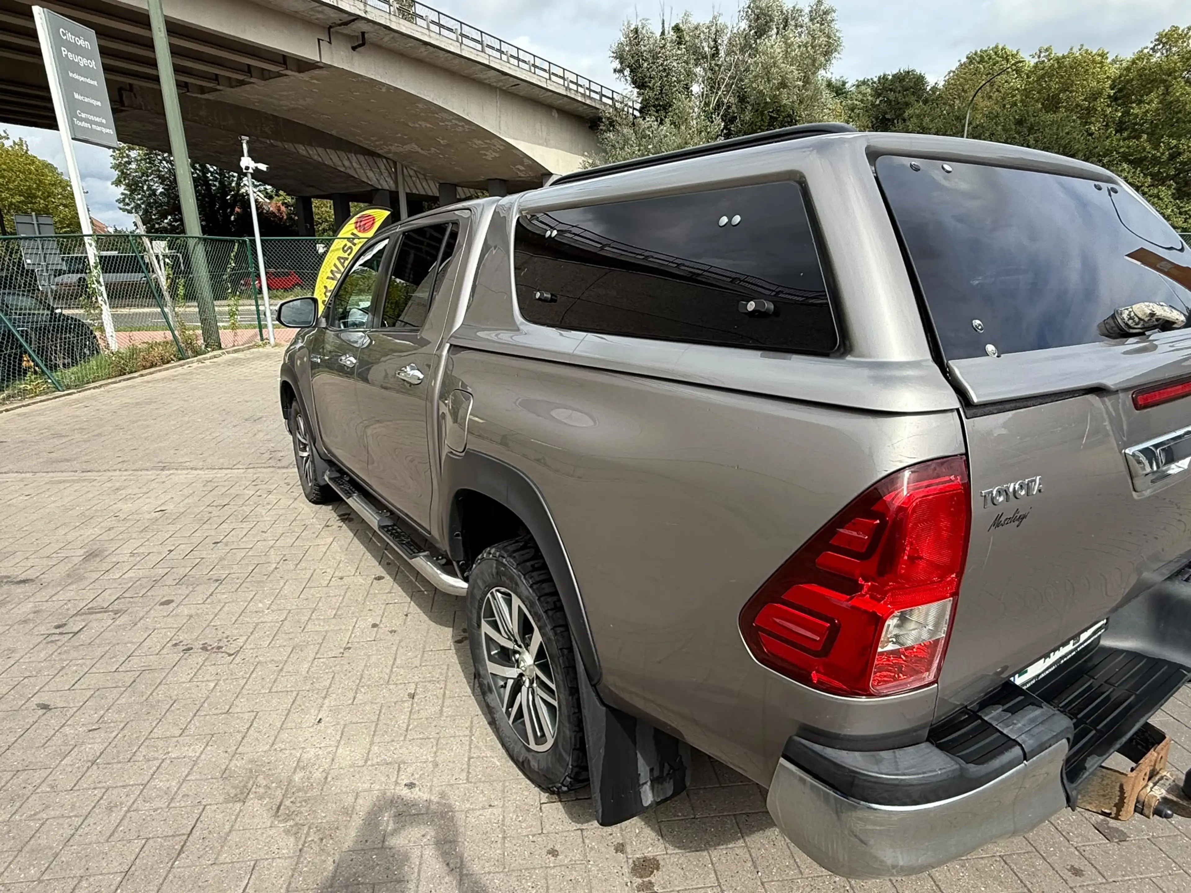 Toyota Hilux 2.4 D-4D 4WD Invincible50 Chrome — photo 5