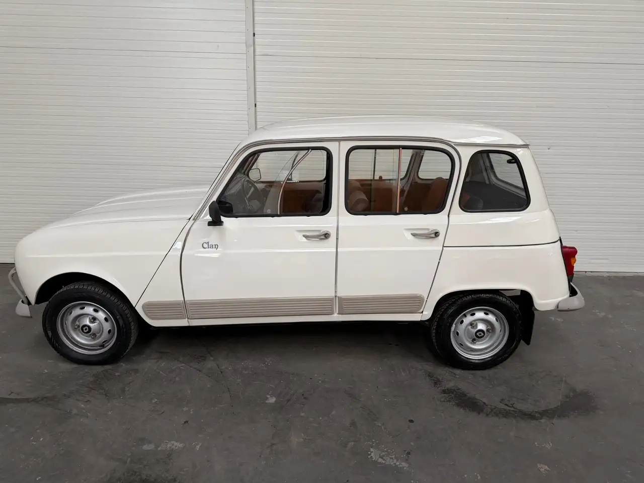Renault R 4 4 GTL in prachtige staat gerestaureerd, foto 12