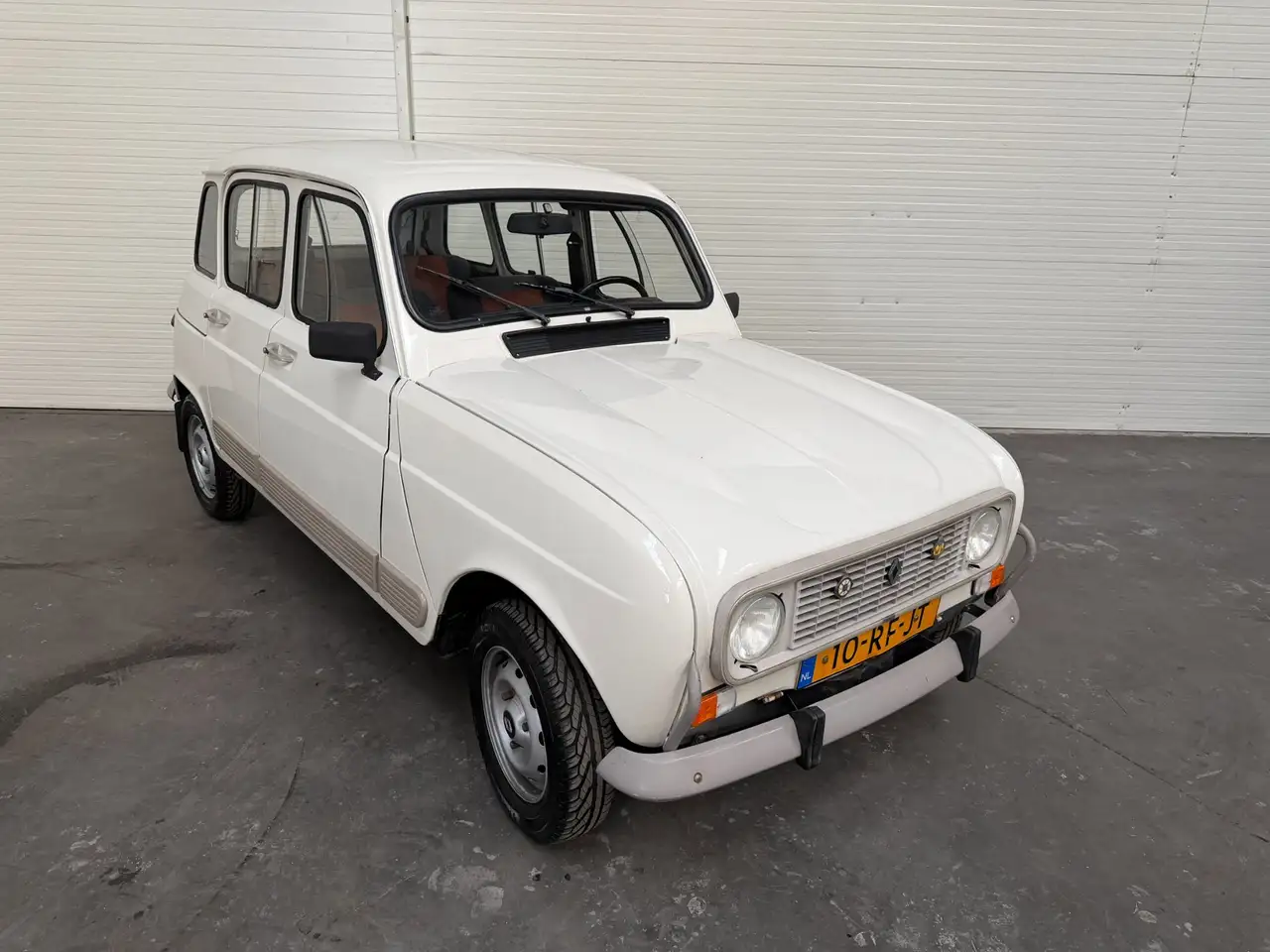 Renault R 4 4 GTL in prachtige staat gerestaureerd, foto 2