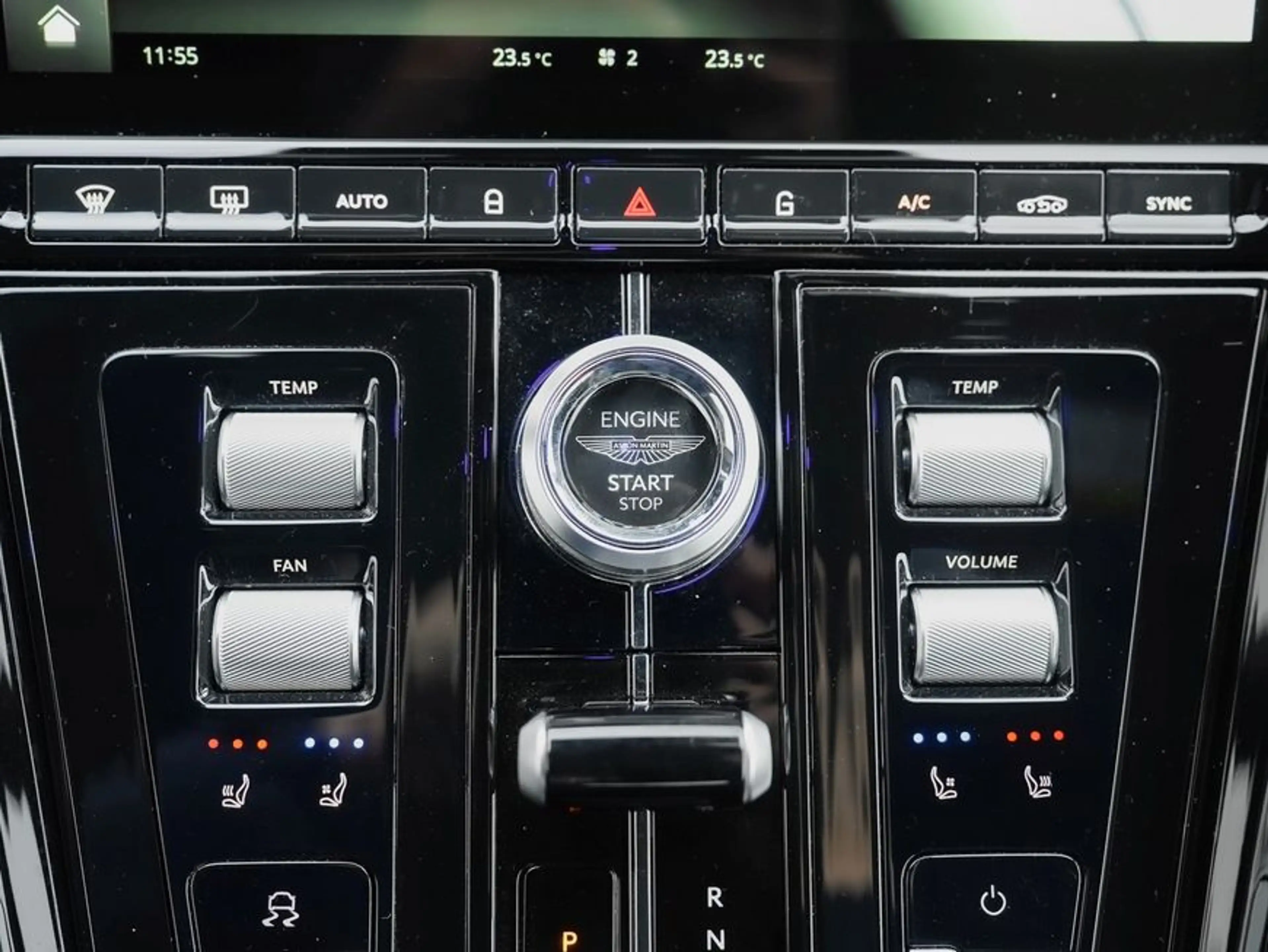 Aston Martin DB12 Volante — photo 14