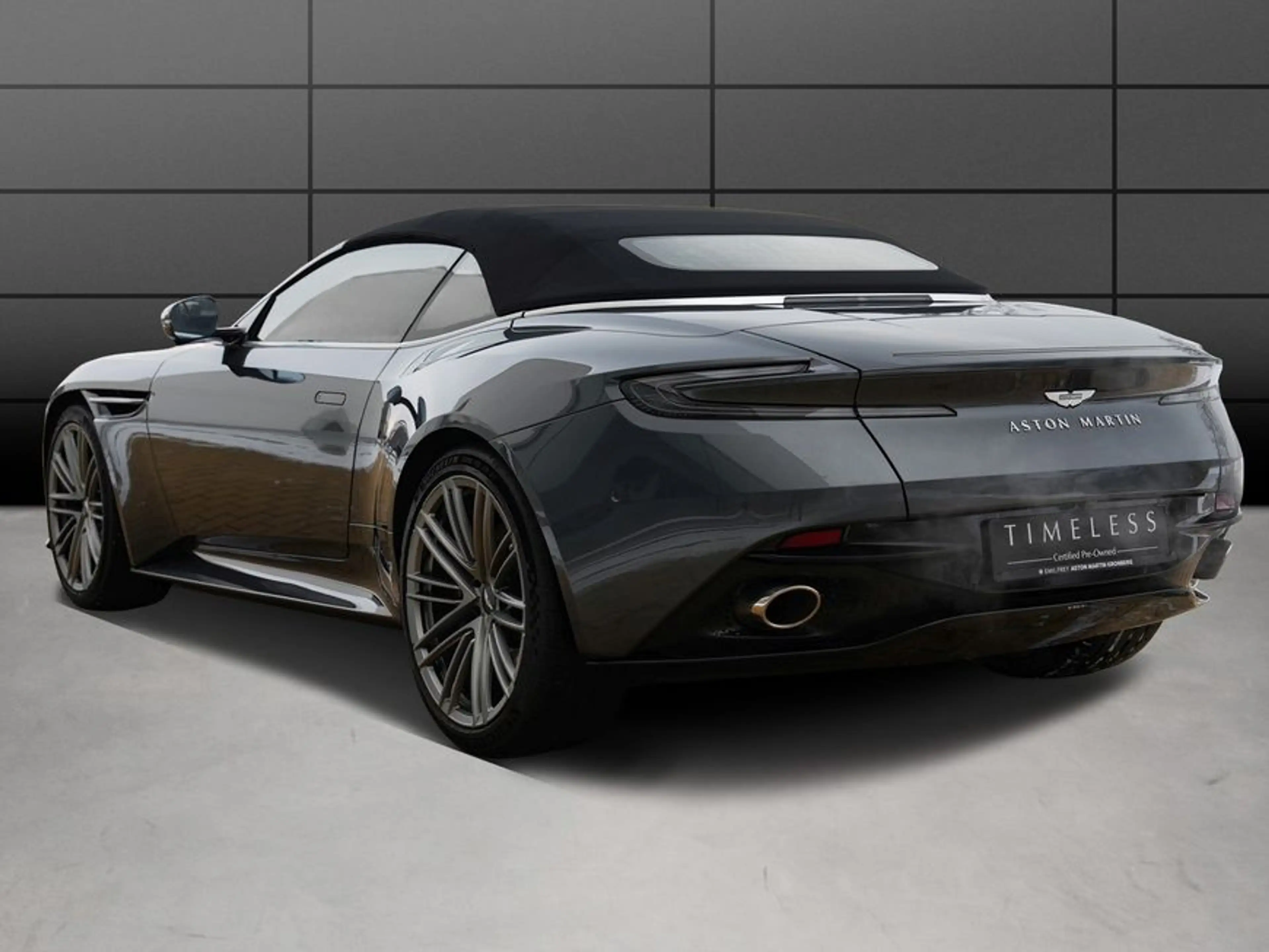 Aston Martin DB12 Volante — photo 2