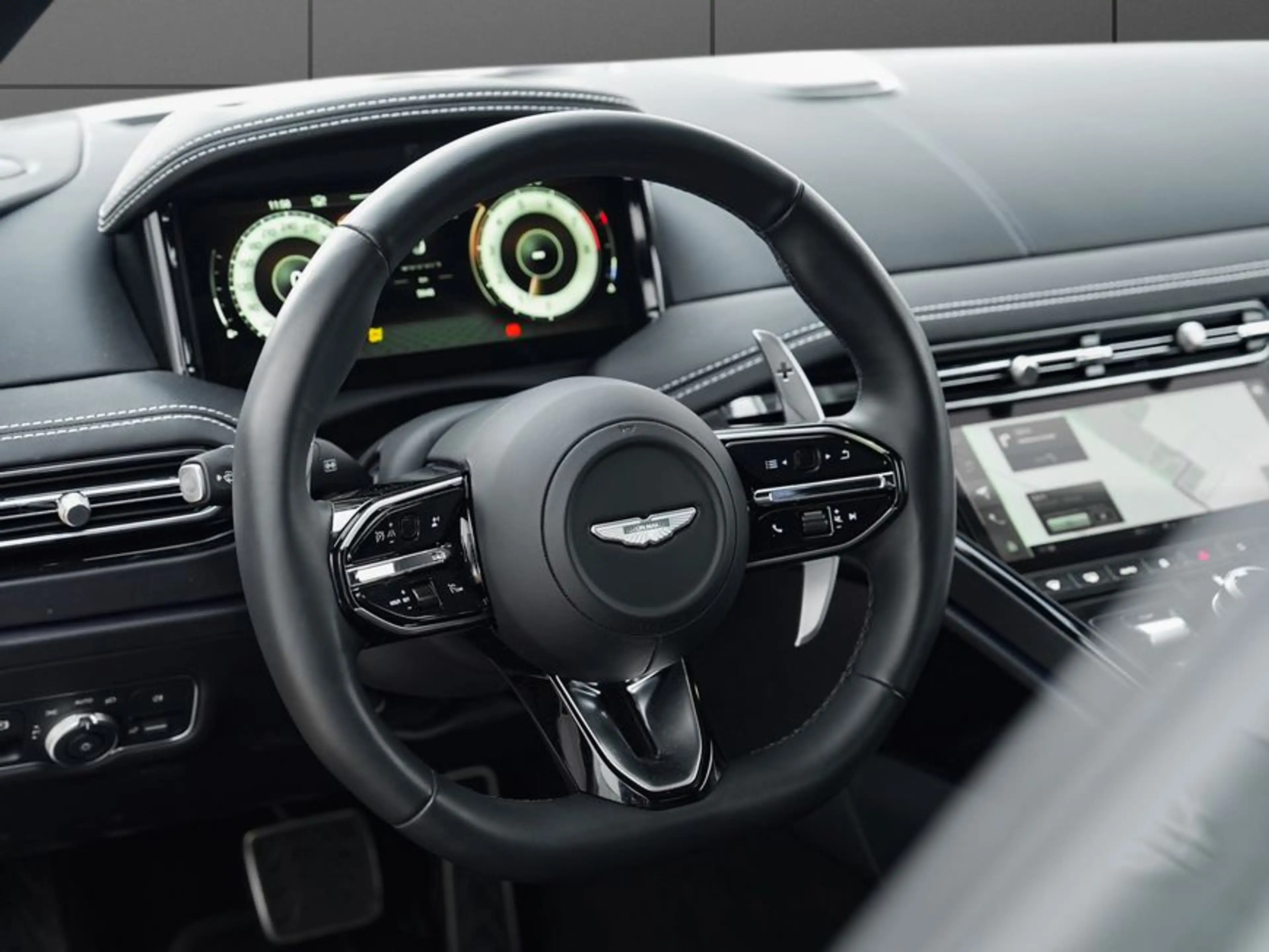 Aston Martin DB12 Volante — photo 3