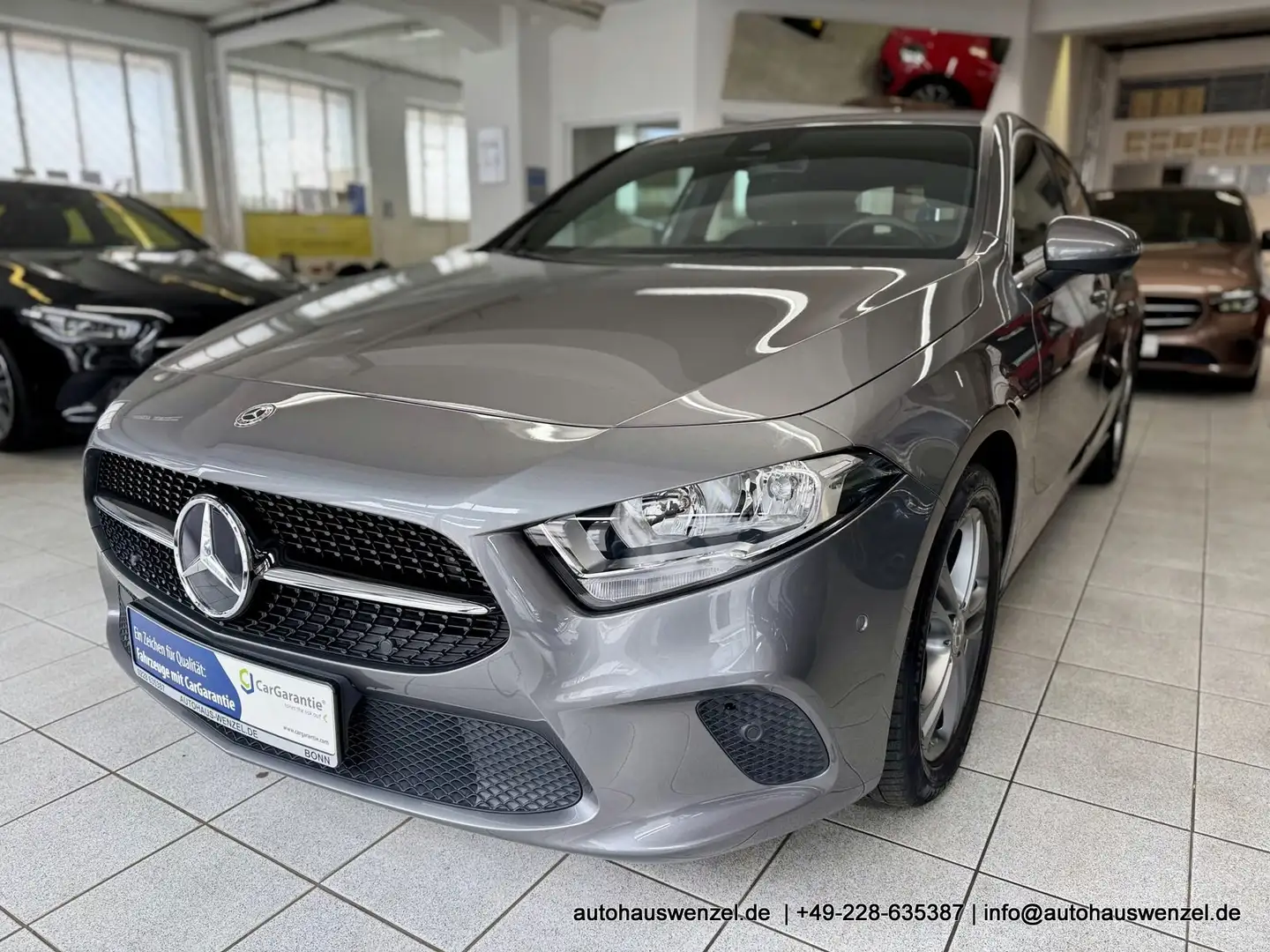 Mercedes-Benz A 200 Aut. NAVI+ AHK SITZHEIZUNG PARKASSISTENT Gris - 2