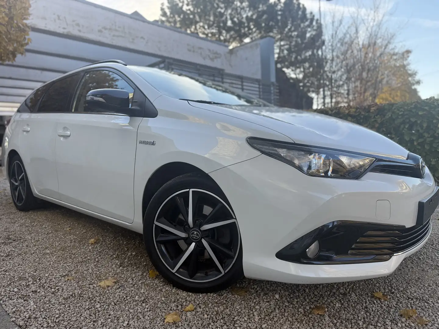 Toyota Auris +++ESSENCE-ELECTRIQUE+++ Blanc - 1