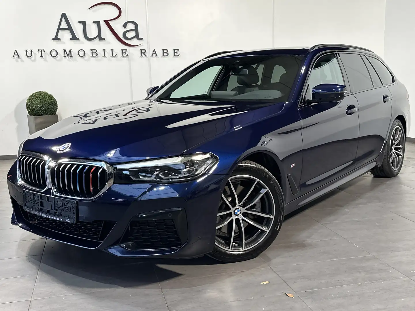 BMW 520 Touring M-Sport NAV+LED+AHK+PANO+KAM+HIFI Albastru - 2