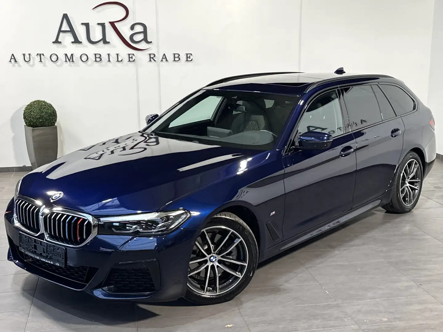 BMW 520 Touring M-Sport NAV+LED+AHK+PANO+KAM+HIFI Albastru - 1