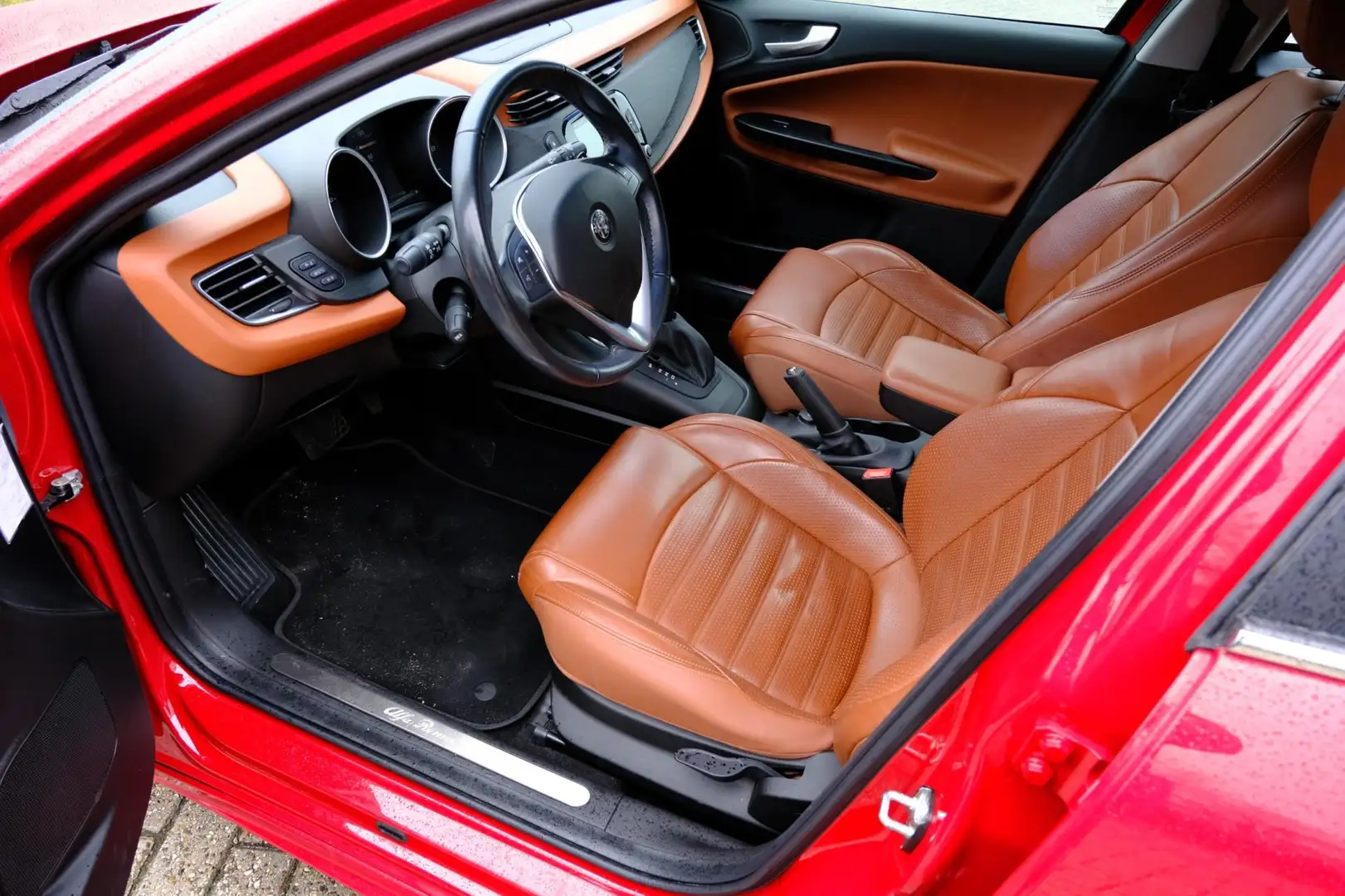 Alfa Romeo Giulietta 1.4 170pk Turbo MultiAir Super Aut. Leder|1e Eig!| Czerwony - 2
