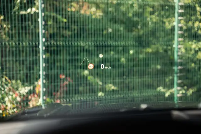 Land Rover Defender view 5