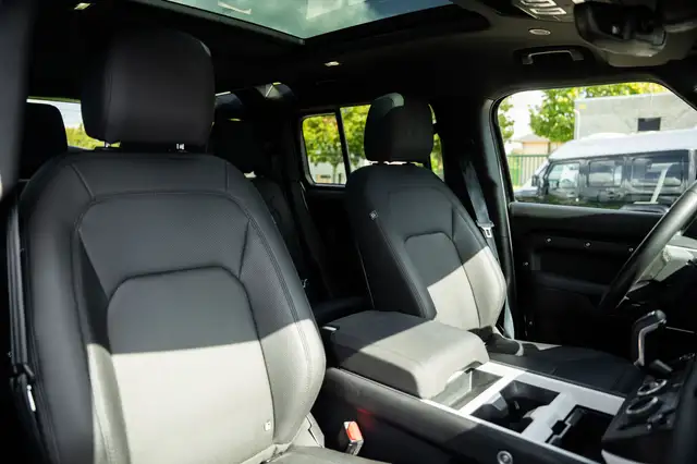 Land Rover Defender view 20