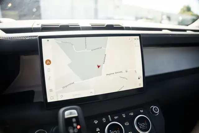 Land Rover Defender view 10