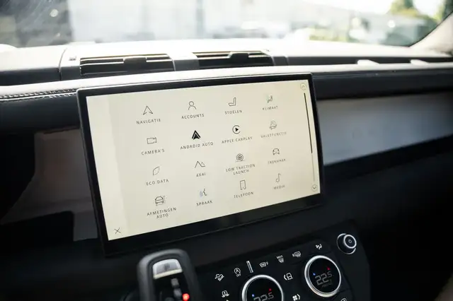 Land Rover Defender view 11