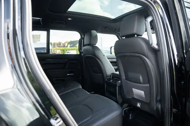 Land Rover Defender view 24