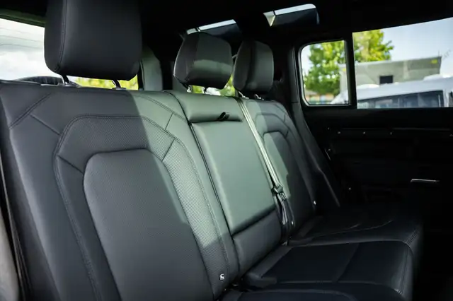 Land Rover Defender view 23