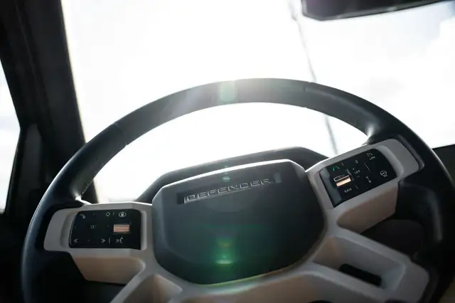 Land Rover Defender view 13