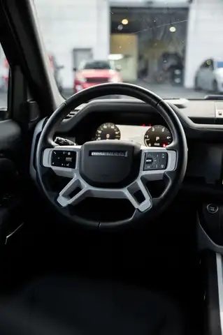 Land Rover Defender view 18