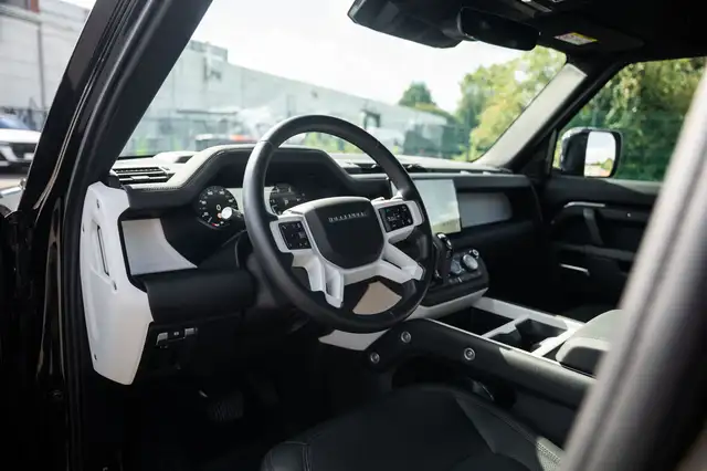 Land Rover Defender view 28