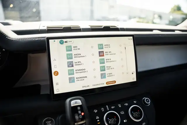 Land Rover Defender view 9