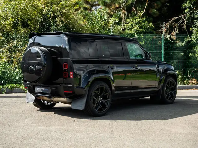 Land Rover Defender view 4