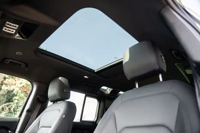 Land Rover Defender view 6