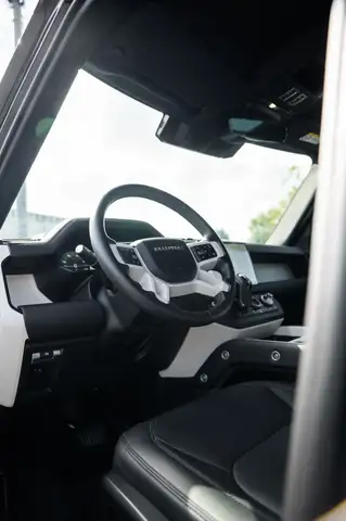 Land Rover Defender view 27