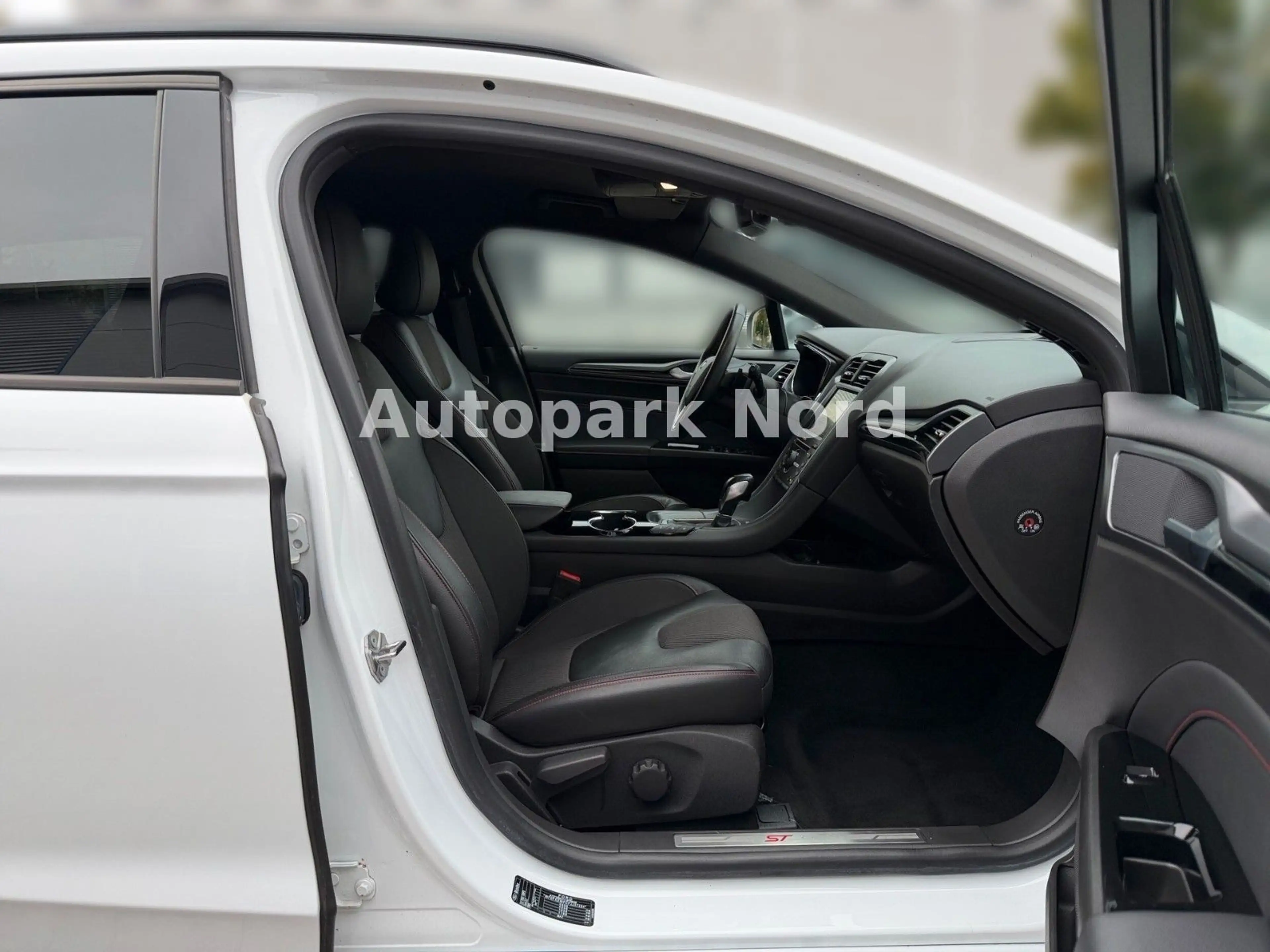 Ford Mondeo 2.0 TDCi Turnier ST-Line Aut. - VOLL!!! — photo 13