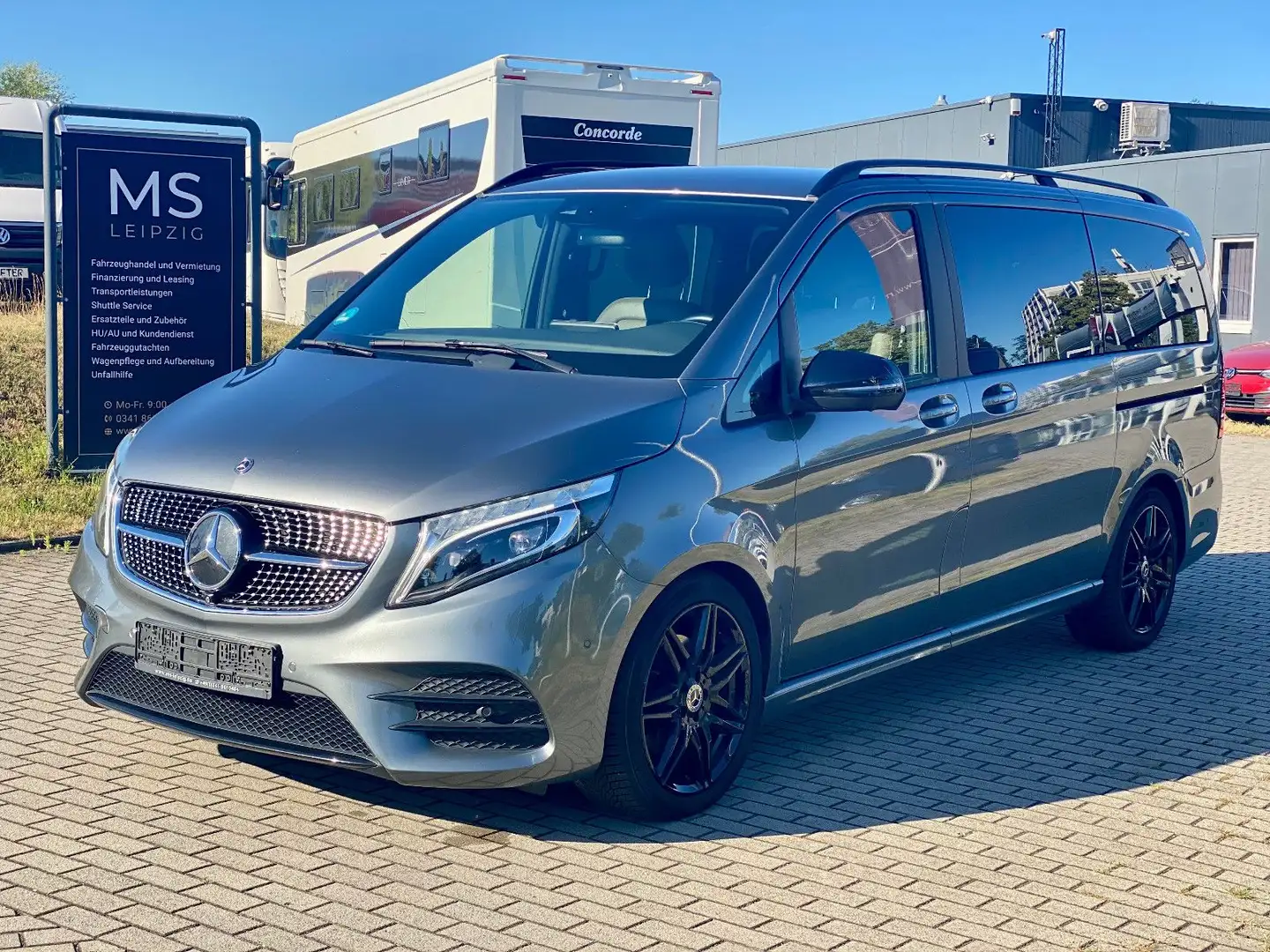 Mercedes-Benz V 300 d Lang 4Matic Exclusive AMG Night Pano AHK Grau - 1