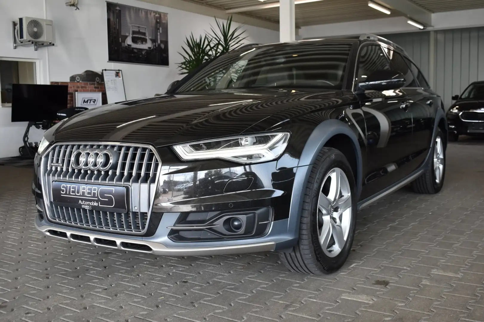 Audi A6 allroad quattro 3.0 TDI Navi Standhzg Pano AHK Schwarz - 1