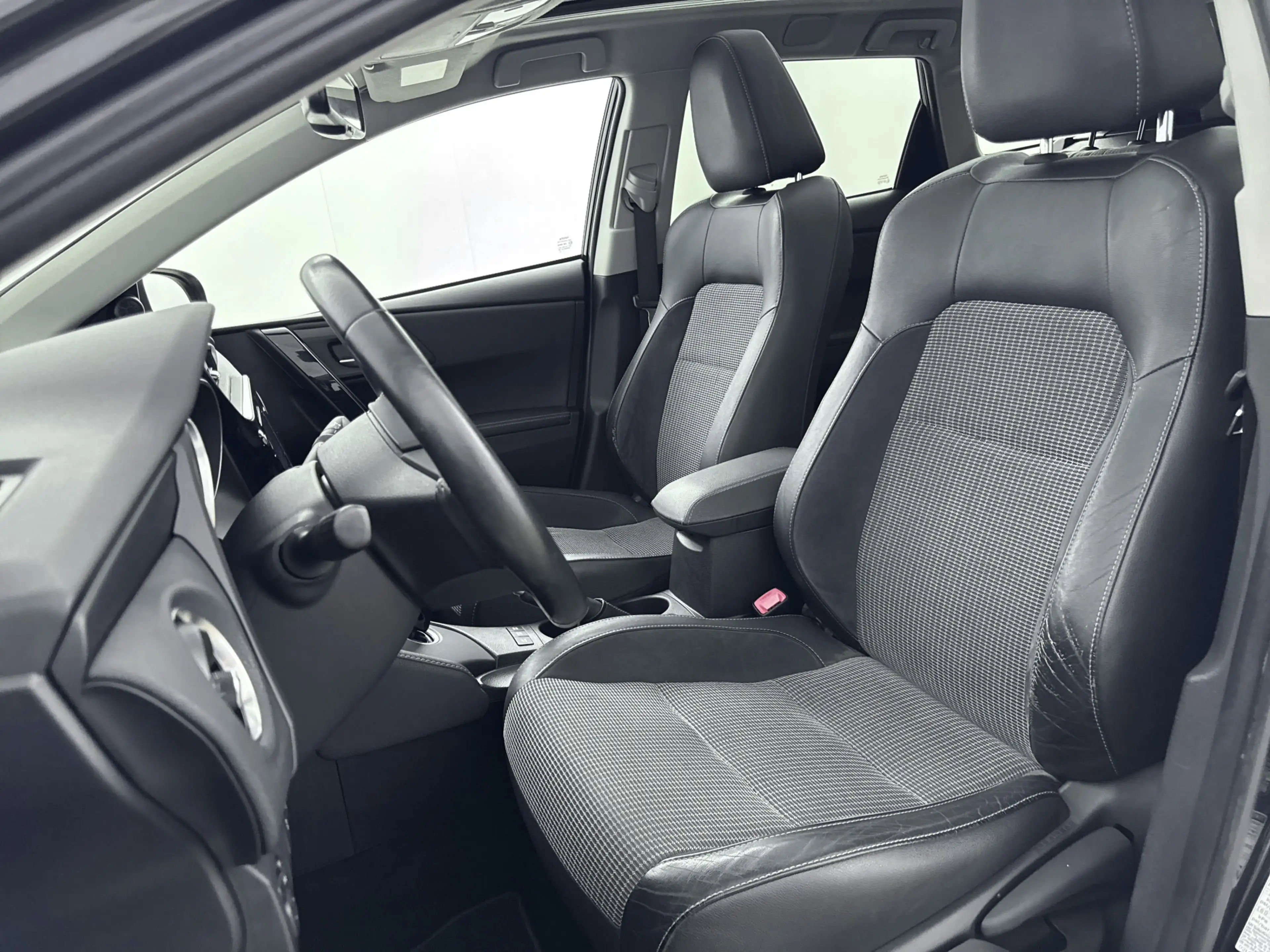 Toyota Auris Touring Sports 1.8 Hybrid Lease pro | Navigatie | — photo 14