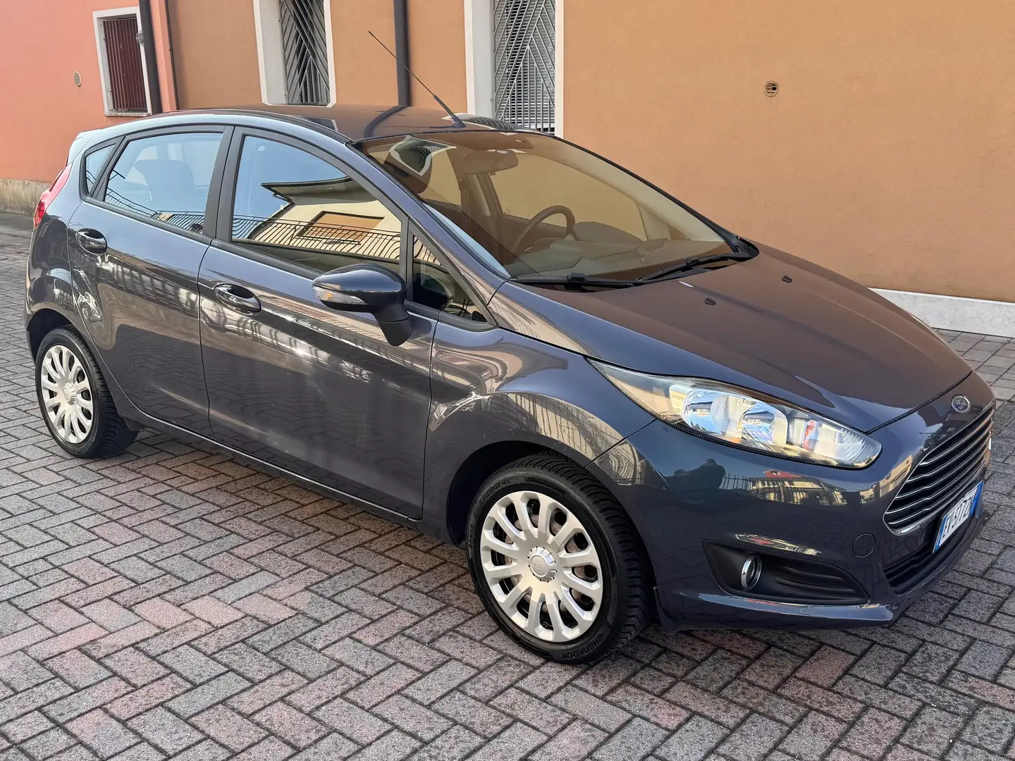 Ford Fiesta Fiesta 5p 1.4 16v Titanium Business Gpl Gris - 1