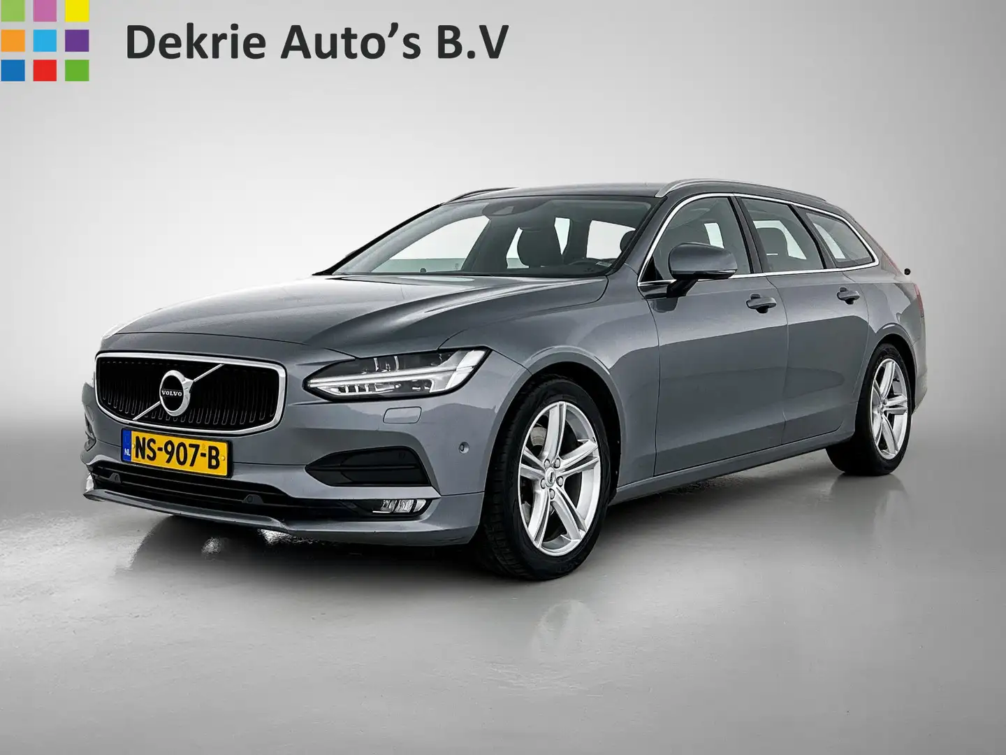 Volvo V90 D4 190PK Automaat Momentum / Navigatie / Adap-crui Grijs - 1