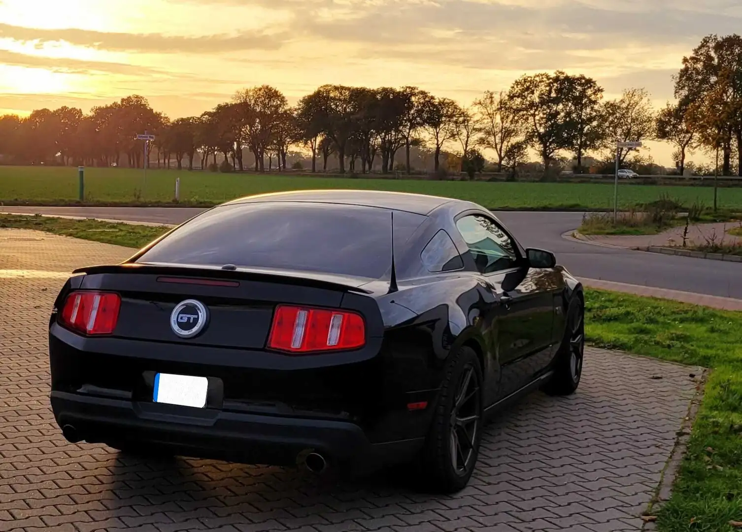 Ford Mustang GT V8 Coupé Schalter 4,6 Premium TÜV neu Schwarz - 2