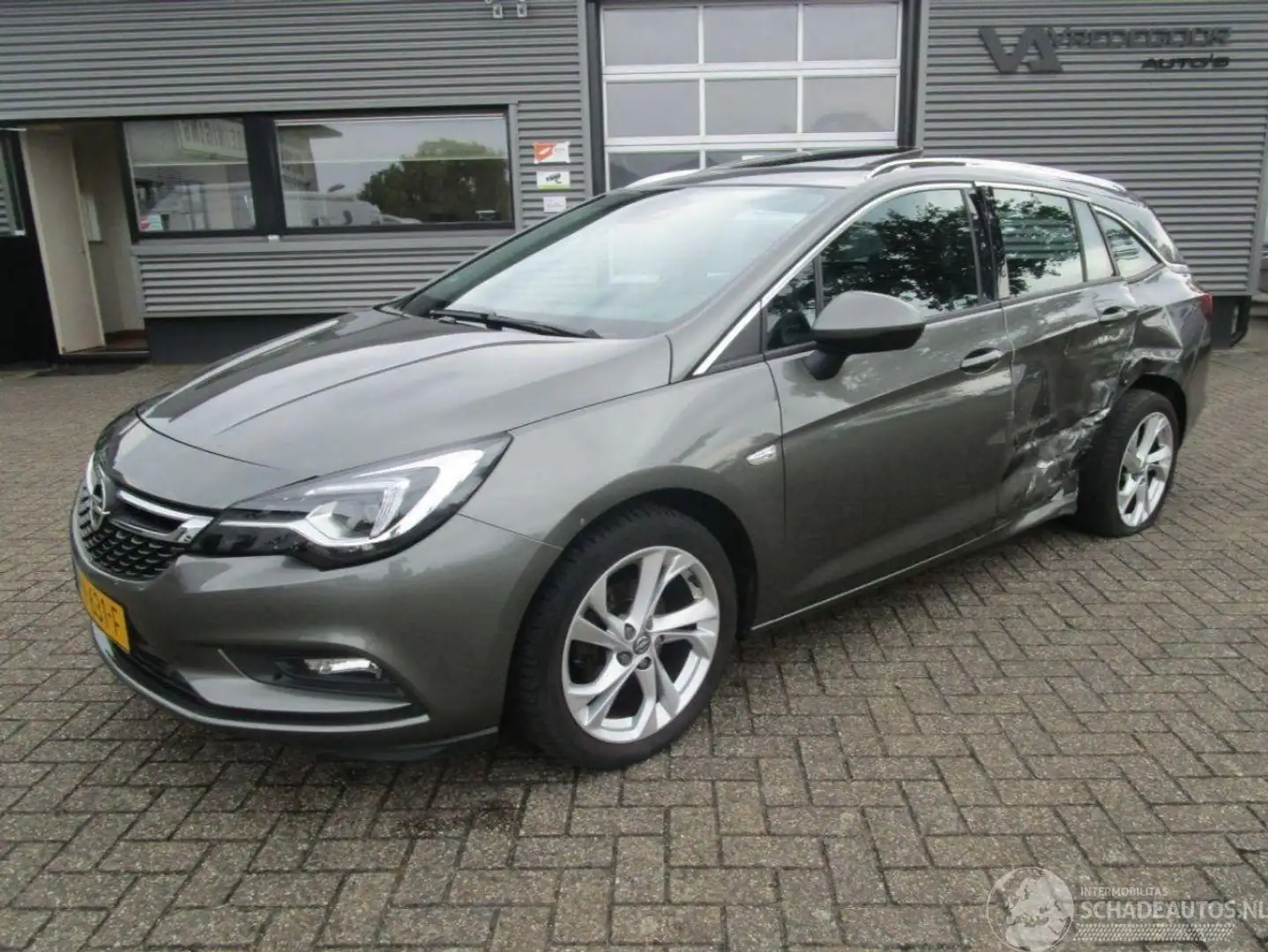 Opel Astra SPORTS TOURER+ 1.4 Innovation Grijs - 1