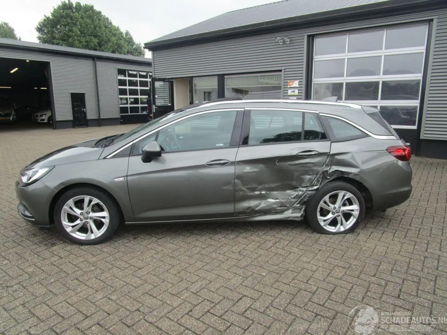 Opel Astra SPORTS TOURER+ 1.4 Innovation Grijs - 2