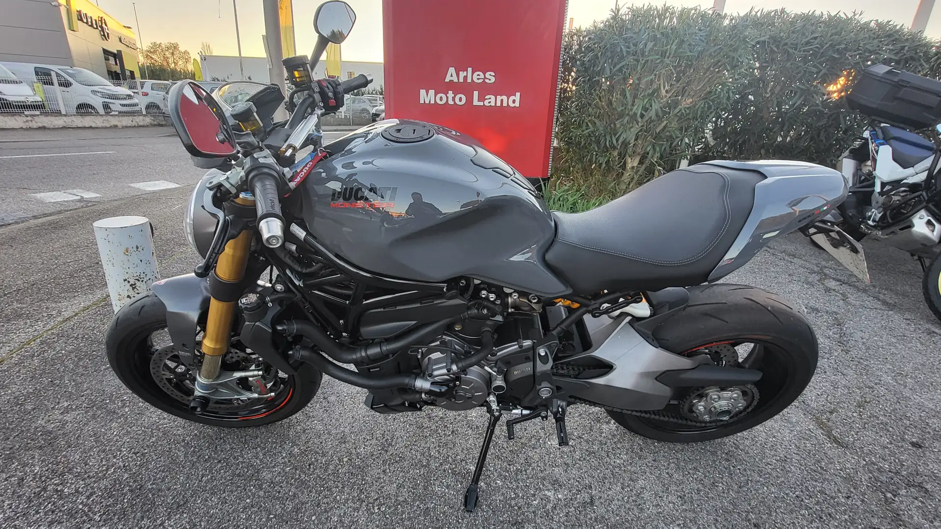 Ducati Monster 1200 Gris - 1