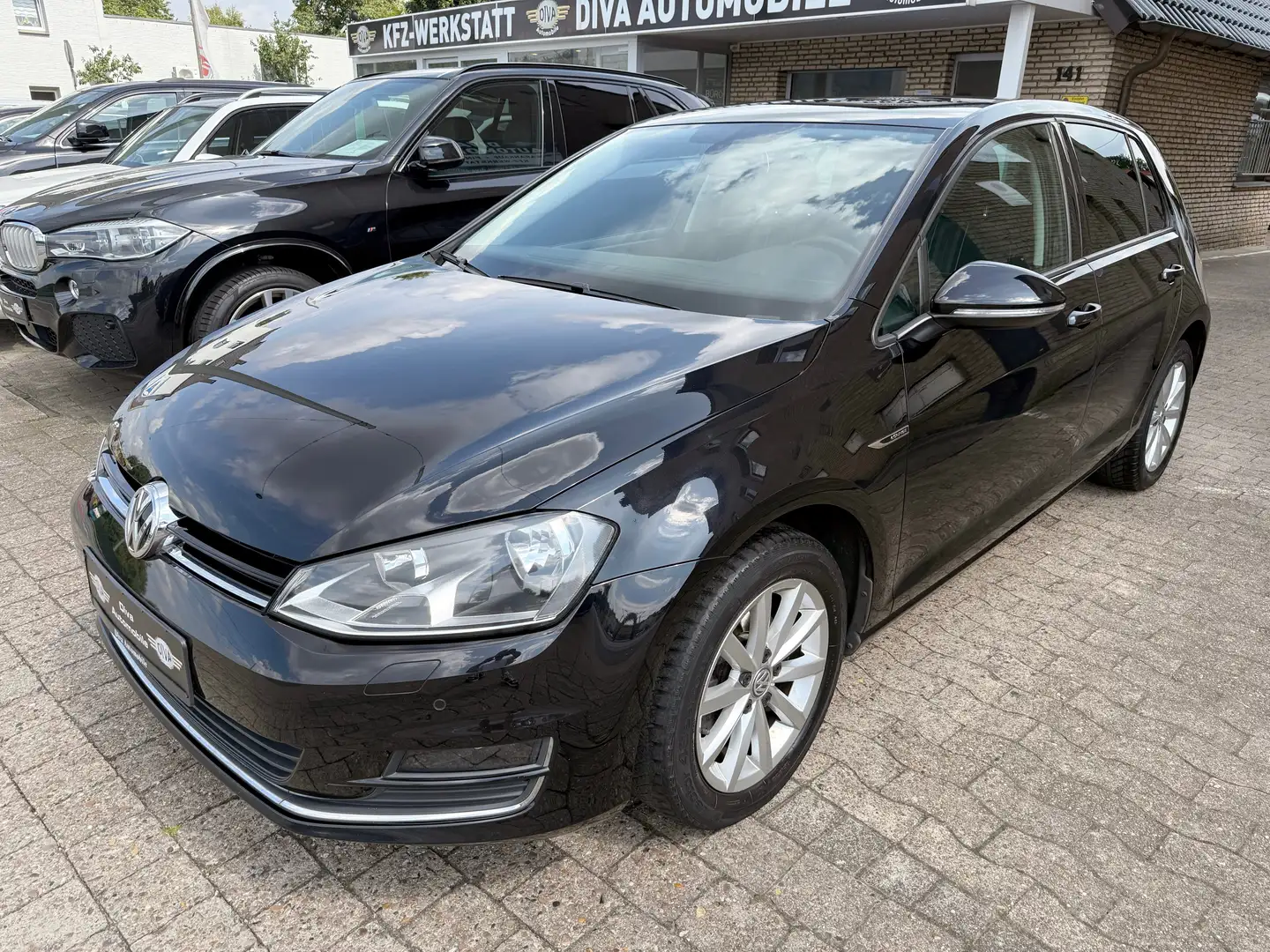 Volkswagen Golf 1.2 TSI Lounge BMT Schwarz - 1