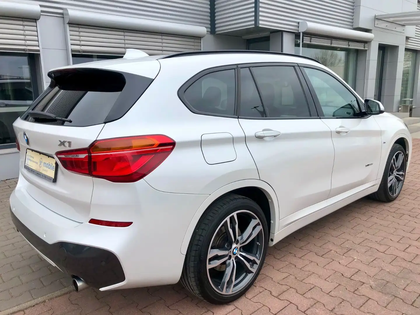 BMW X1 xDrive 20 d M Sport/LED/Panorama/Navi/Leder Weiß - 2