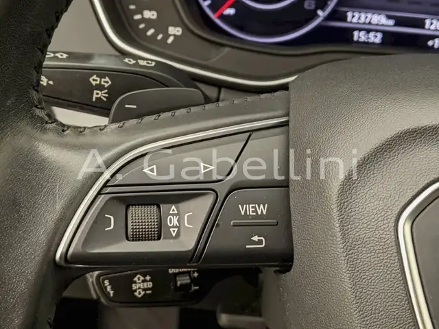 Audi Q5 view 12