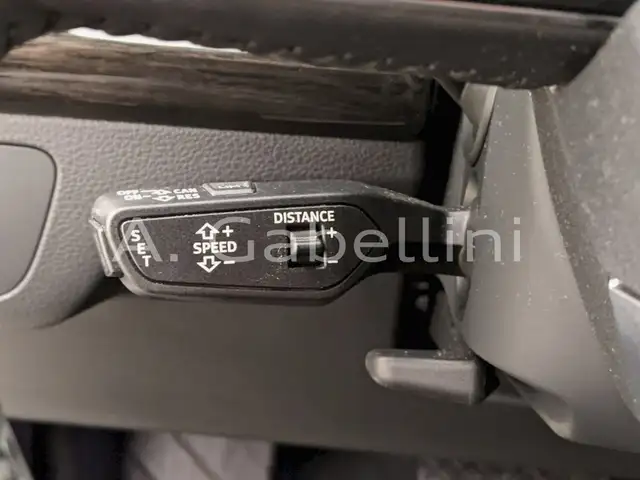 Audi Q5 view 11