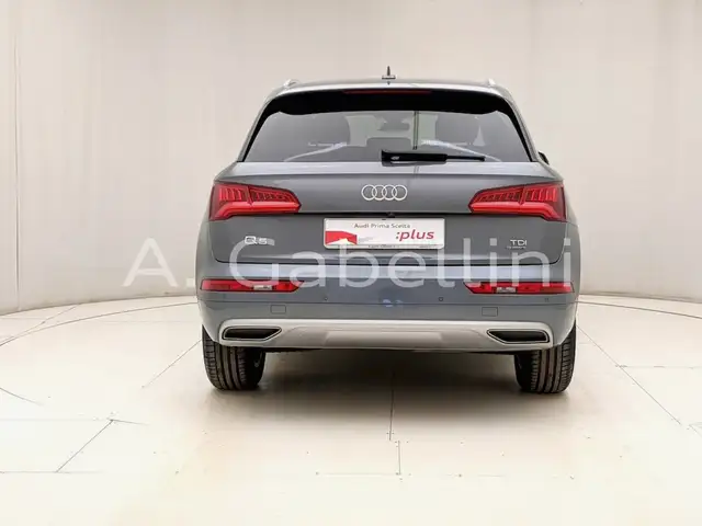 Audi Q5 view 5