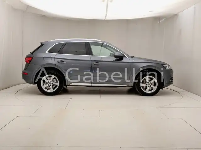 Audi Q5 view 3