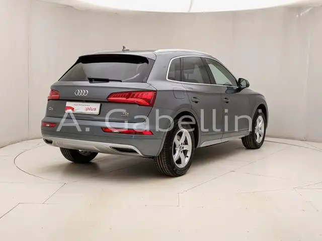 Audi Q5 view 4