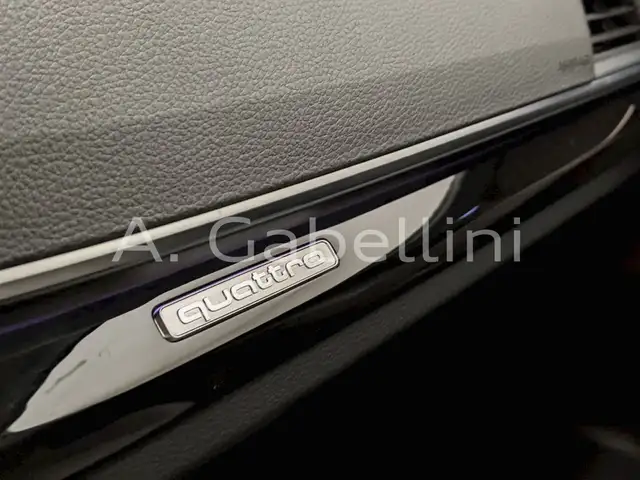 Audi Q5 view 14
