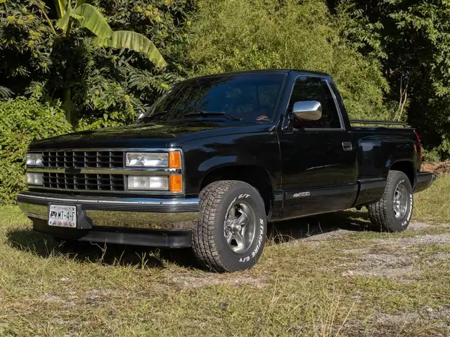 Chevrolet 4x4 CHEYENNE 400 SS V8 PICK UP